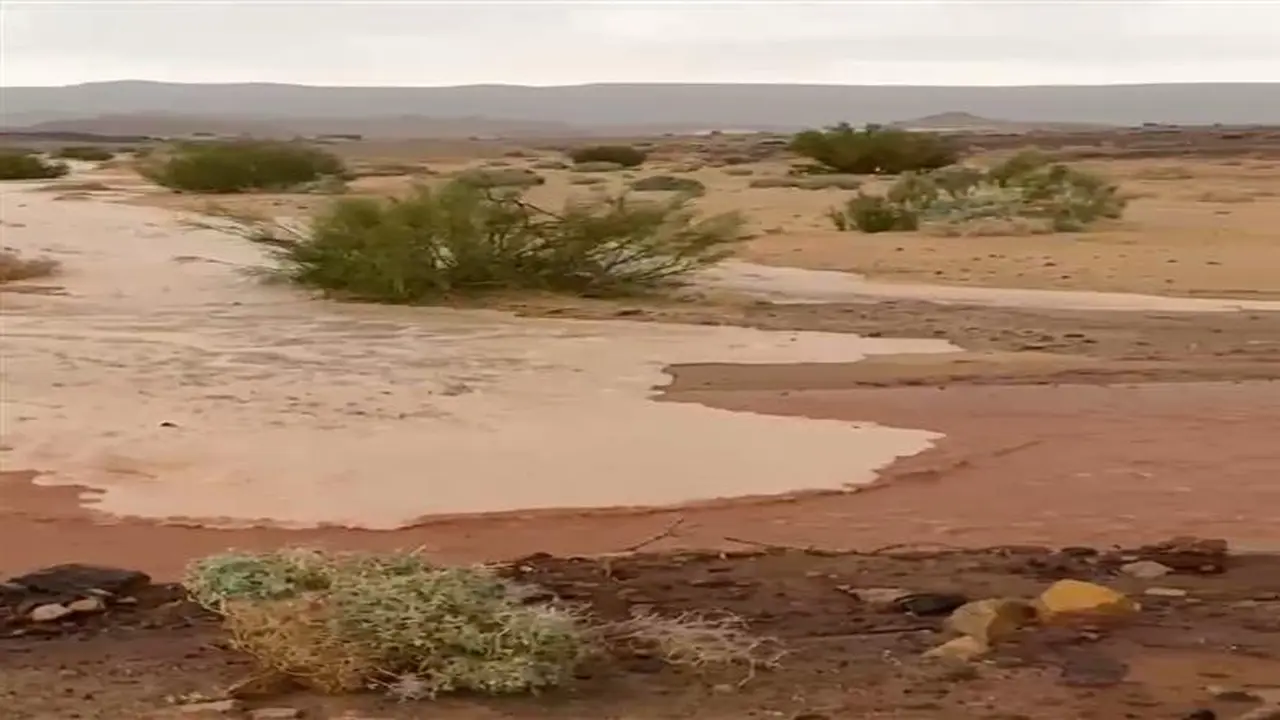 أمطار غزيرة تضرب جنوب الصعيد وسلاسل جبال البحر الأحمر حتى الصباح